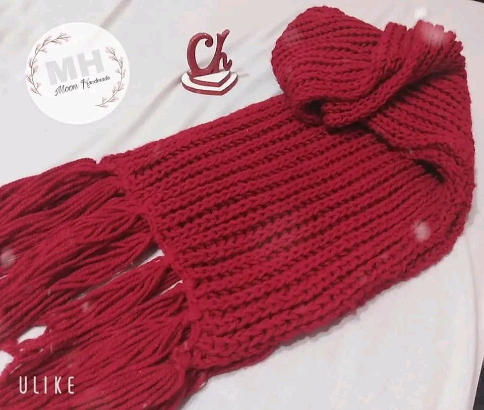 Écharpe en Laine Tricotée à la Main