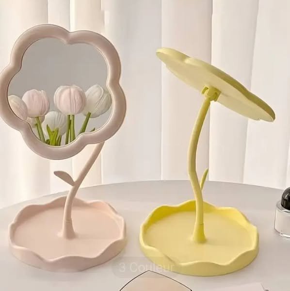 Miroir sur pied en forme de fleur avec porte-bijoux intégré